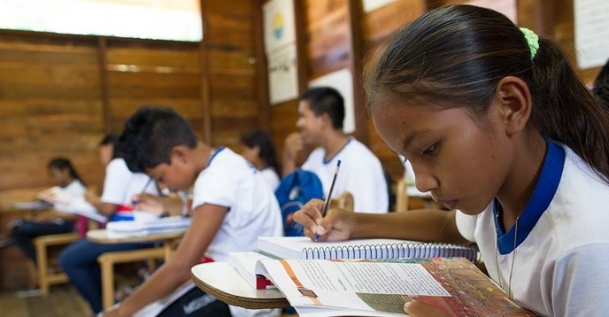 UNESCO: More needs to be done to include migrants and refugees in education systems